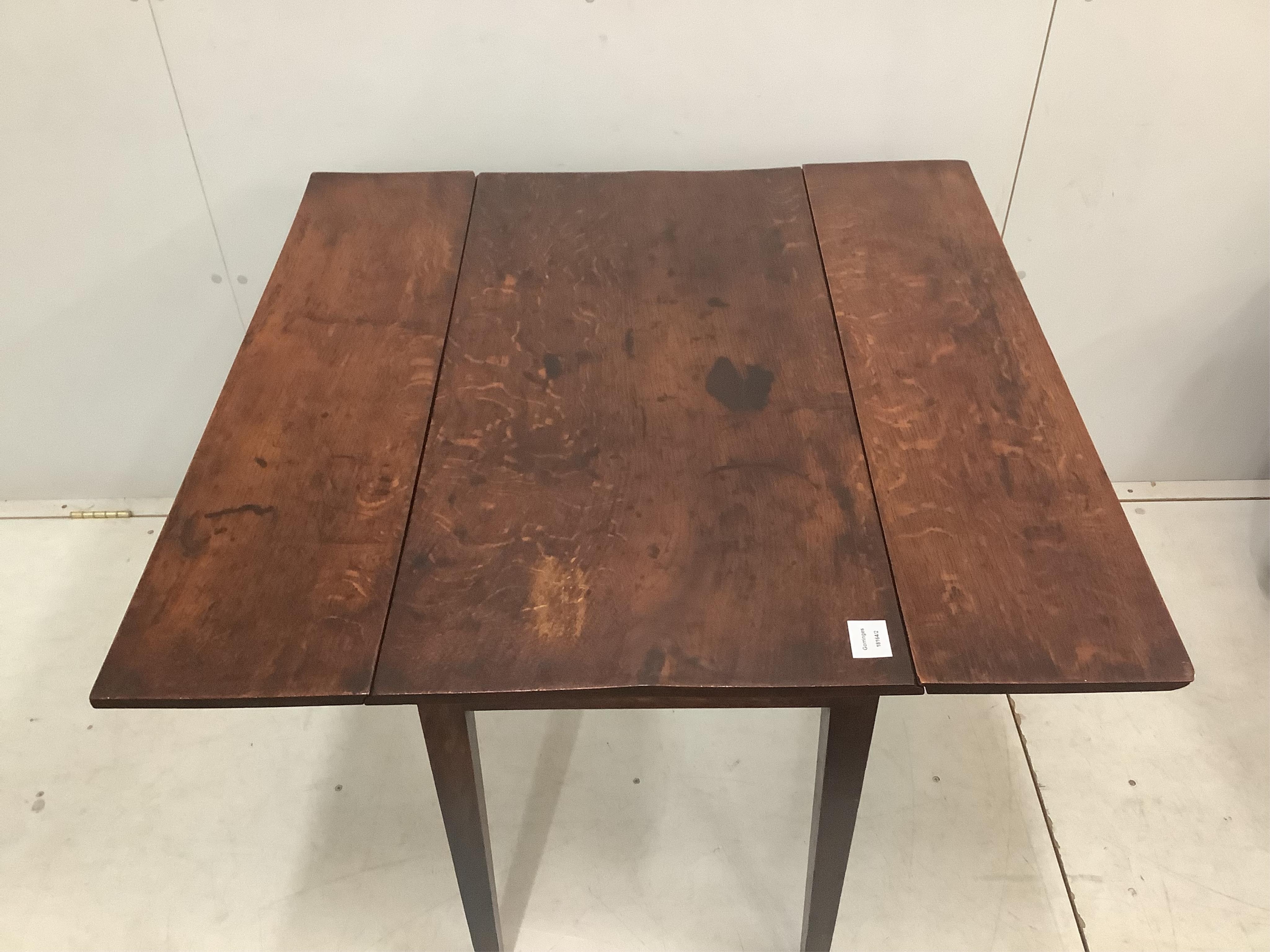 An 18th century Provincial oak drop leaf table, width 87cm, depth 46cm, height 72cm